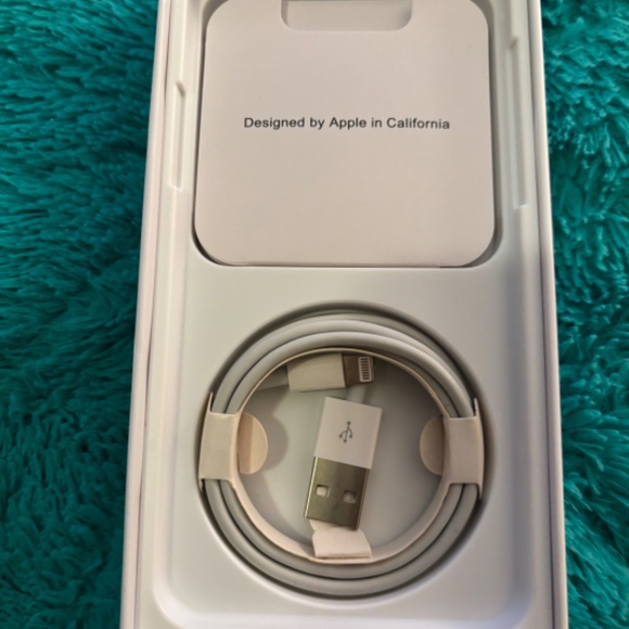 iPhone SE 16GB Unlocked Gold - Picture 3 of 4